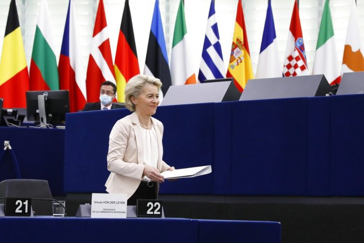 Wed. 9:21 a.m.: EU official: Omicron to be dominant variant by mid-January